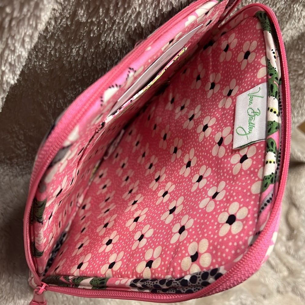 VERA BRADLEY Priscilla Pink Case *Retired Design - Picture 5 of 7